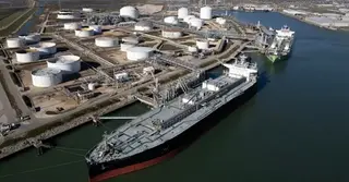 হরমুজ প্রণালি বন্ধ: যুক্তরাষ্ট্রে তেলের চাহিদা বাড়ছে, বলছেন বিশেষজ্ঞরা